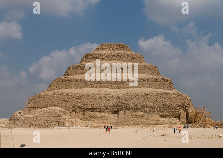 Ansicht des Djoser (zoser) Stufenpyramide in Sakkara alte Grabstätte wie die nekropole Für die altägyptische Hauptstadt dienen, Memphis Ägypten Stockfoto