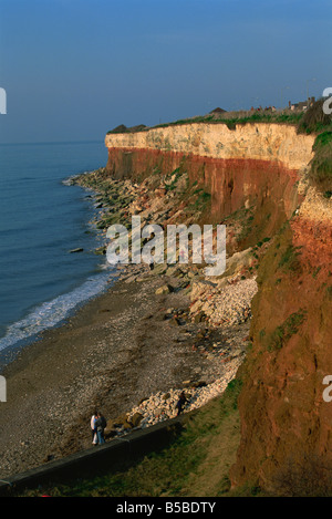 Steinschlag aus roten und weißen Kreidefelsen Hunstanton Norfolk England England Europa Stockfoto