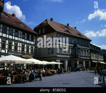 Halbe Fachwerkhaus und bemalten Ladenfronten, Hotels und Bars im Zentrum von Wernigerode, Harz Mountains, Deutschland, Deutschland Stockfoto