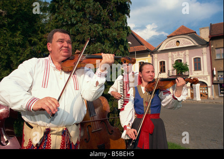 Traditionelle slowakische Volksmusikanten, Kezmarok, Slowakei, Europa Stockfoto