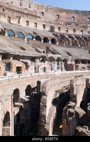 Italien ältere Amphitheater Kolosseum in Rom Stockfoto