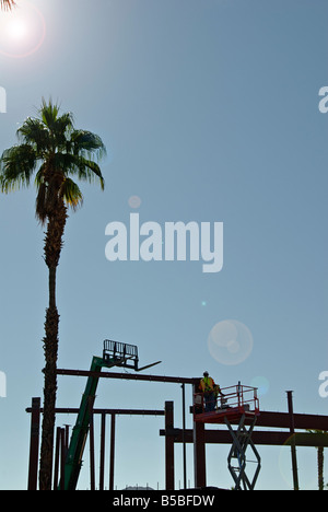 Palm Desert CA Business Eisen Baustelle Arbeitnehmer El Paseo Laufwerk Wüste südlichen Kalifornien Palme Stockfoto