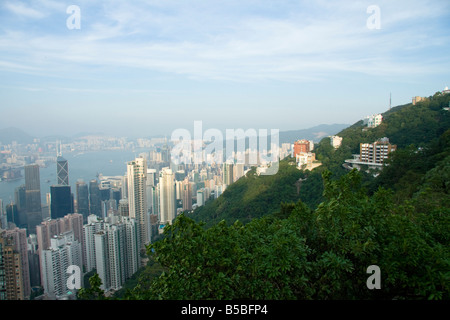 Blick auf den financial District und Victoria Harbour, Hongkong, von der Spitze aus gesehen Stockfoto
