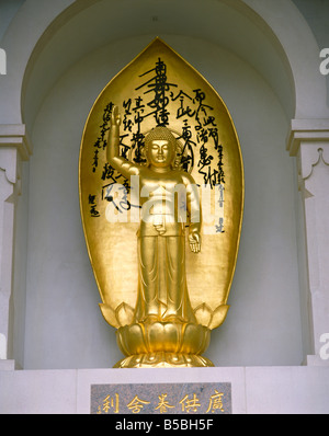 Statue von Buddha auf der Buddhist Peace Pagoda Battersea Park London England Großbritannien Europe Stockfoto