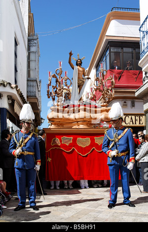 Schwimmer des auferstandenen Jesus, Ostersonntag Prozession am Ende der Semana Santa (Karwoche), Ayamonte, Andalusien, Spanien, Europa Stockfoto