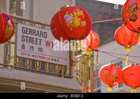 Gerrard Street, Chinatown, Chinese New Year Feiern Laternen schmücken die umliegenden Straßen, Soho, London, England Stockfoto