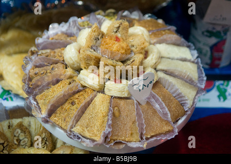 Stapel von süßem Baklava Köstlichkeiten. in Kairo Ägypten Stockfoto