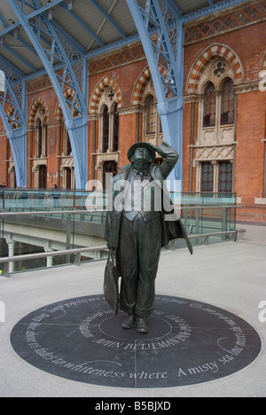 John Betjeman Statue, Bahnhof von St. Pancras International, London, England, Europa Stockfoto