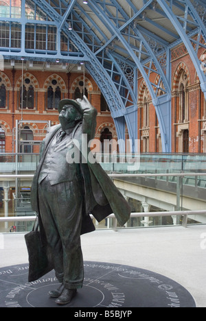 John Betjeman Statue, Bahnhof von St. Pancras International, London, England, Europa Stockfoto