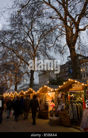 Weihnachtsmarkt vor dem Natural History Museum, London, England, Europa Stockfoto