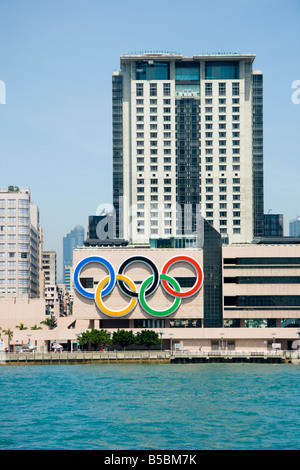 Olympische Ringe auf der Vorderseite des Hong Kong Museum of Art, Victoria Harbour, Hongkong Stockfoto