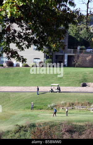 Zwei Golf Paare auf einem Golfplatz in Branson Missouri Stockfoto