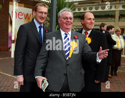 Liberal Democrats Kandidat in Glenrothes durch Wahl Harry Wills Zentrum mit Tavish Scott verließ und Simon Hughes Stockfoto