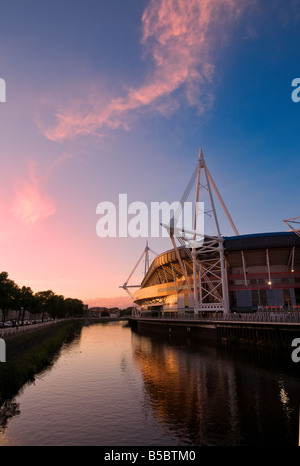 MILLENNIUM STADIUM ON BANK FLUSS TAFF IN CARDIFF SOUTH WALES, AUSTRALIA Stockfoto