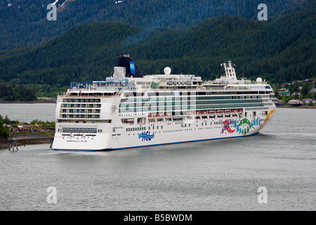 Norwegian Cruise Lines Norwegian Pearl Kreuzfahrtschiff im Hafen von Juneau, Alaska Stockfoto