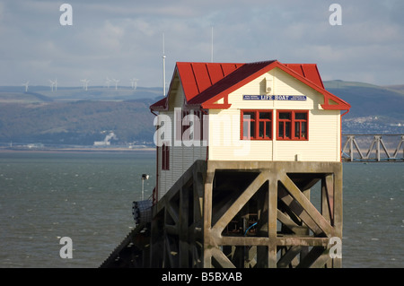 Die viktorianischen RNLI murmelt Rettungsstation an murmelt Pier in der Nähe von Swansea. Stockfoto