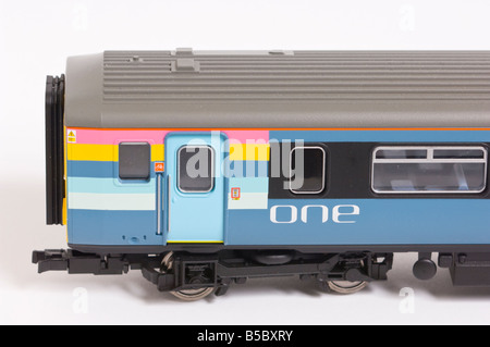 Nahaufnahme von Hornby elektrische Diesel Modell Zug in einer Lackierung vor einem weißen Hintergrund (Ausschneiden) in einem Studio gedreht Stockfoto