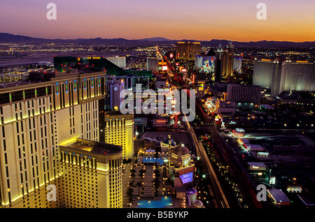 Blick auf die Casinos und Hotels von Las Vegas Blvd von oben auf die Stratosphere Las Vegas Nevada, USA Stockfoto