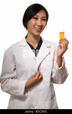 Lächelnde Apothekerin Stockfoto