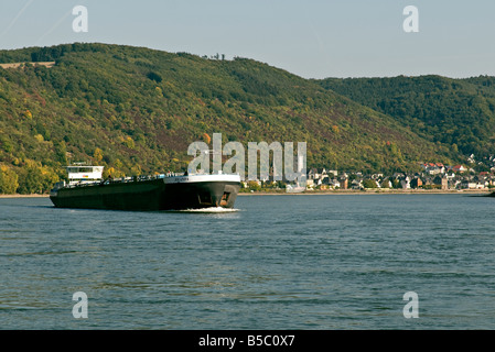 Lastkahn auf dem Rhein bei Boppard, Deutschland Stockfoto