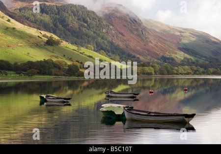 Kleine Boote auf Tal-y-Llyn See in Snowdonia, Wales Stockfoto