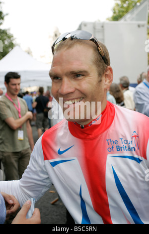 Profi-Radler Roger Hammond, britischer Rennfahrer bei der Tour of Britain 2005 nach der letzten Etappe in London. Stockfoto