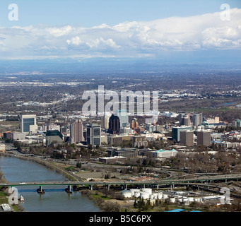 Luftaufnahme über Sacramento Kalifornien Skyline und Sacramento river Stockfoto