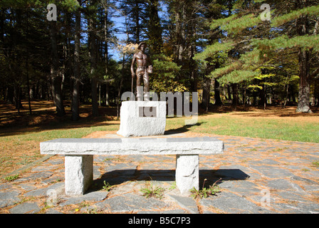 Tragen Sie Brook State Park Civilian Conservation Corps Statue befindet sich in Allenstown New Hampshire USA Stockfoto