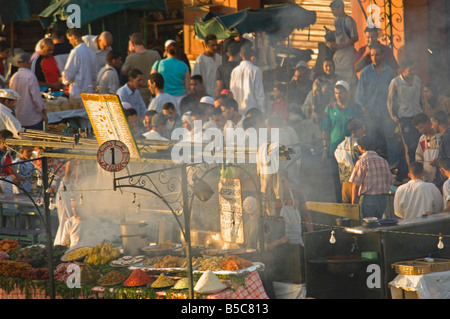 Eine Luftaufnahme von komprimierten Perspektive des open Airs "Restaurants" am Djemaa El Fna in Marrakesch. Stockfoto