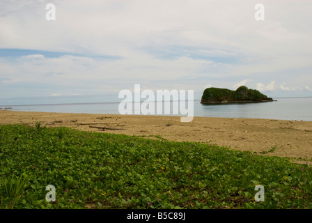 PLAYA AGUA ARENA MAR PAZ CALMADO CALLADO SERENO NATURALEZA ABIERTO COSTA FORM PARAISO ABURRIDO ALLEIN EINSAMKEIT EINSAMER URLAUB REISE ESCAPAR AQUA 1 Stockfoto