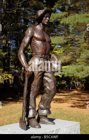 Tragen Sie Brook State Park Civilian Conservation Corps Statue befindet sich in Allenstown New Hampshire USA Stockfoto