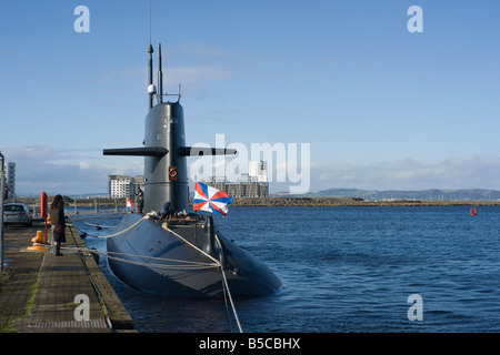 Niederländische Dolfijn oder Dolphin-Klasse u-Boot vor Anker im Hafen von Leith Ocean Terminal Edinburgh Schottland 2008 Stockfoto