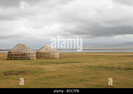 Kirgisischen Jurten, See Lied-Kol, Tien Shan Berg, Kirgisien, Zentralasien Stockfoto