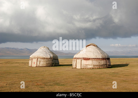 Kirgisischen Jurten, See Lied-Kol, Tien Shan Berg, Kirgisien, Zentralasien Stockfoto