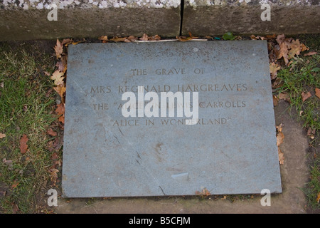 Das Grab von Frau Reginald Hargreaves 'Alice' in Carrolls Alice im Wunderland in Lyndhurst, Hampshire Stockfoto