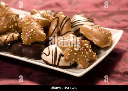 reich verzierte Lebkuchen Weihnachtsgebäck auf Platte Stockfoto