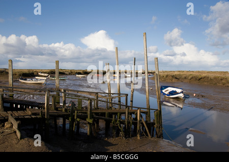 Morston Kai bei Ebbe, North Norfolk. Stockfoto