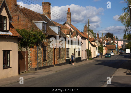 Straße in Rickinghall Dorf in Suffolk UK Stockfoto