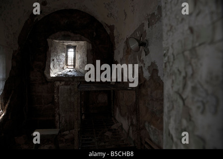 Zelle in der Eastern State Penitentiary. Stockfoto