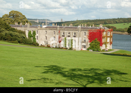 Plas Newyddand die Britannia Bridge über die Menaistraße in Anglesey Wales UK Stockfoto