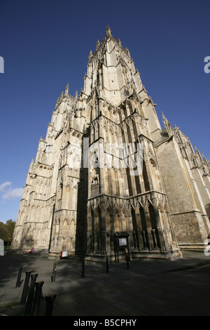 City of York, England. Fassade und Bell Westtürme des York Minster, die die größte gotische Kathedrale in Nordeuropa ist. Stockfoto