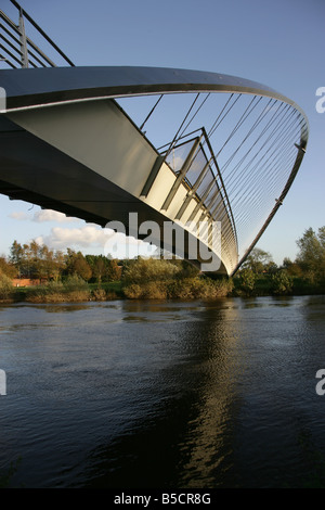 City of York, England. Whitby, Vogel und Partner entwickelt Millennium Bridge über den Fluss Ouse. Stockfoto