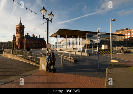 Waliser Versammlung Regierung Sennedd und Pierhead Gebäude Cardiff Bay Wales UK Herbstabend Stockfoto