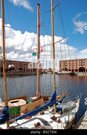 Yachten vertäut am Albert dock in Liverpool, England, uk Stockfoto