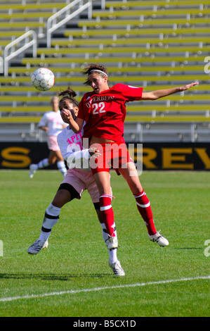 Mädchen-College-Fußball-Spiel mit Otterbien und Hauptstadt Colleges gespielt Crew Stadium, Columbus Oh Stockfoto