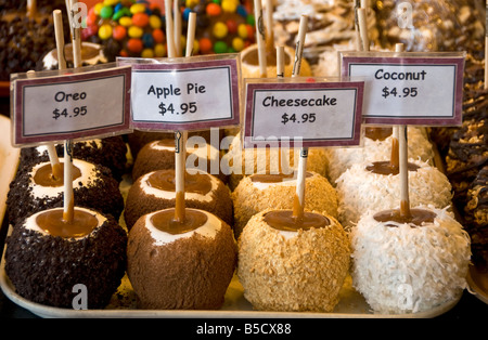 Speichern einer Vielzahl von Liebesäpfel in Süßigkeiten auf Pier 39 in San Francisco Kalifornien USA Stockfoto
