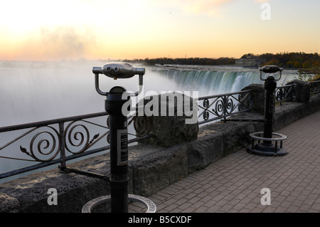 Beobachtung-Fernglas in Niagara Falls Stockfoto