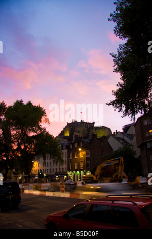 Ein Schuss des Schlosses bei Sonnenuntergang Grassmarket entnommen Stockfoto