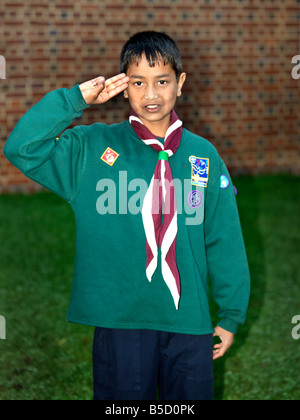 Pfadfinder In Uniform mit Abzeichen Stockfoto