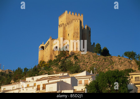 Castillo de Los Fajardo überragt weiß getünchten Dorf beherbergt Velez Blanco Almeria Andalusien Andalusien Spanien Europa Stockfoto